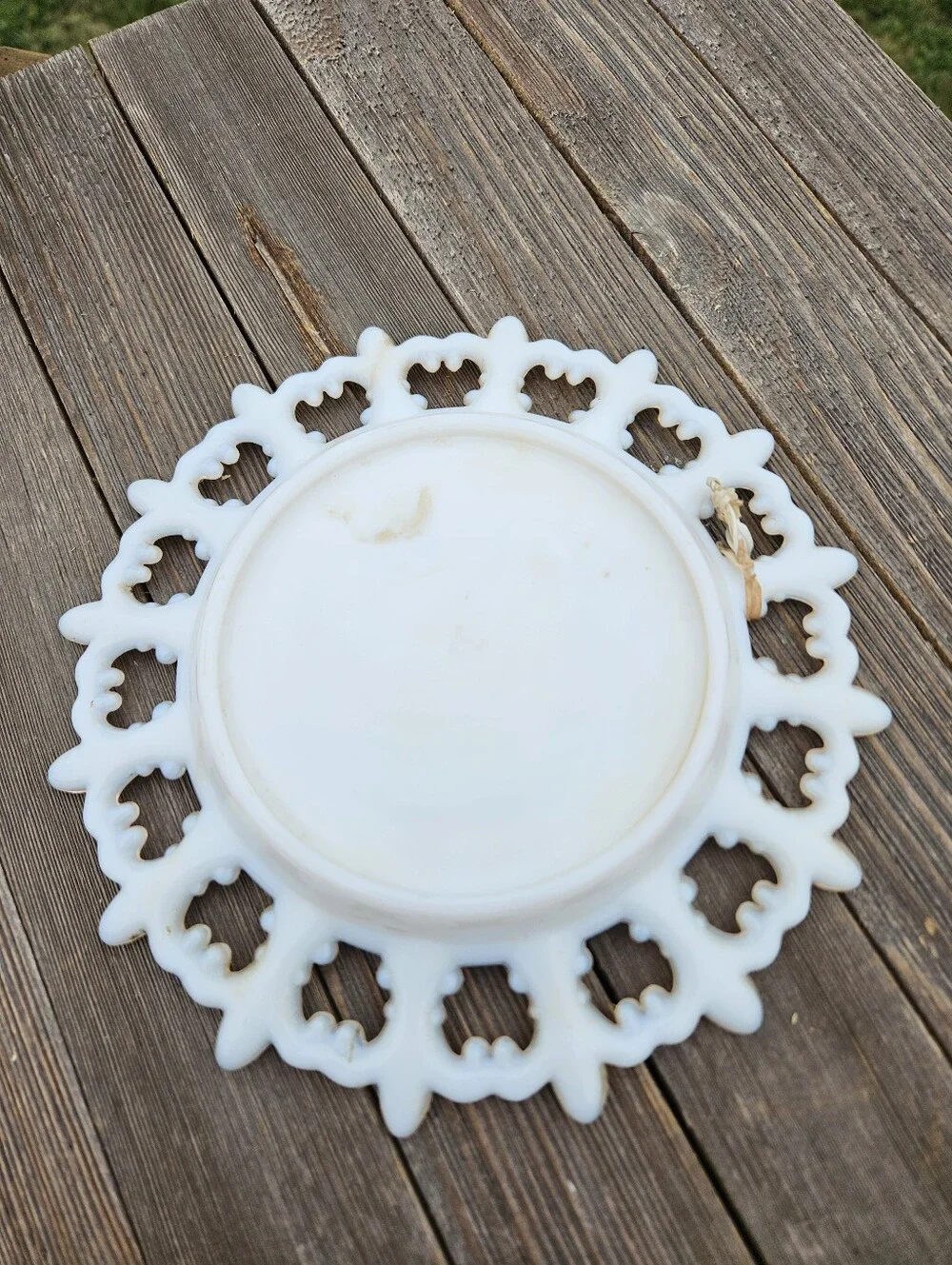 MILK GLASS PLATE Vintage Westmoreland Colonial Courting Couple Fleur De Lis 7